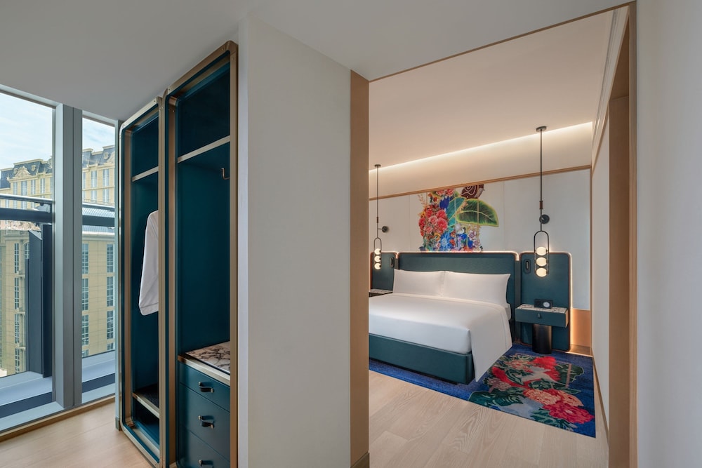 Suite, 1 King Bed, Terrace, City View (Fabulous Suite)