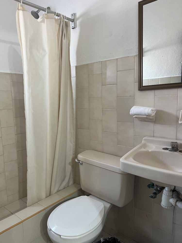 Basic Apartment photo 2