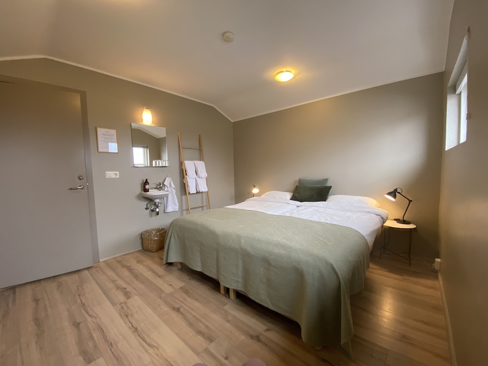 Standard Twin Room, Shared Bathroom