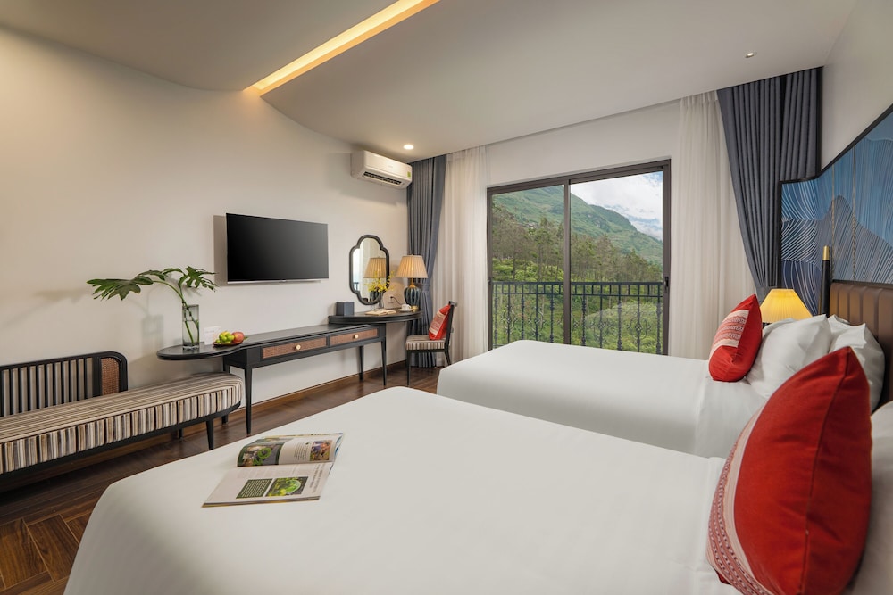 Deluxe Mountain View Twin Bed with Balcony