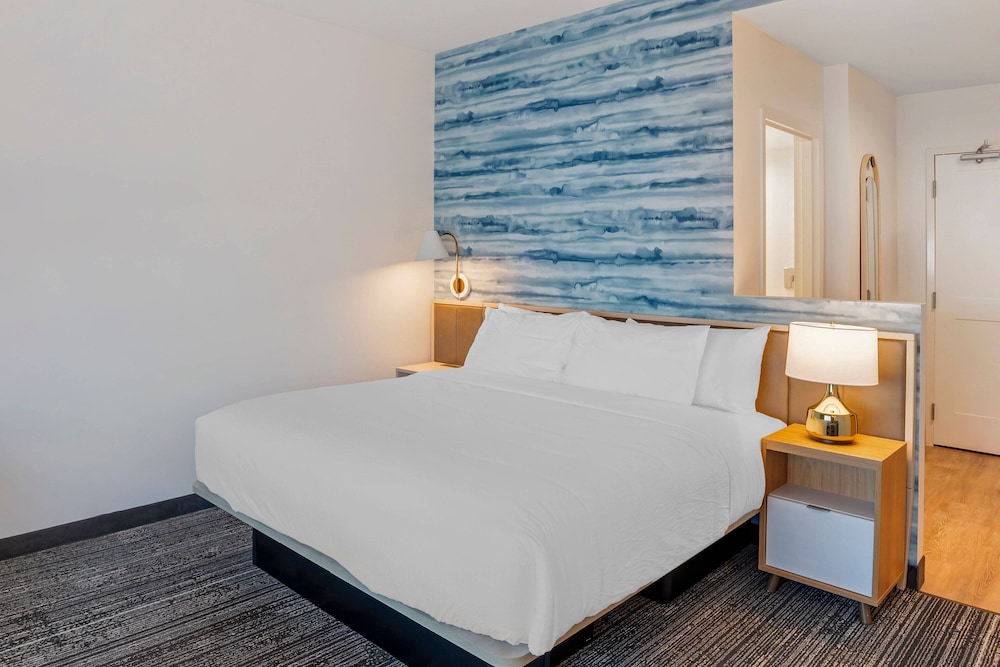 Classic Studio Suite, 1 King Bed with Sofa bed, Kitchenette - Photo 9