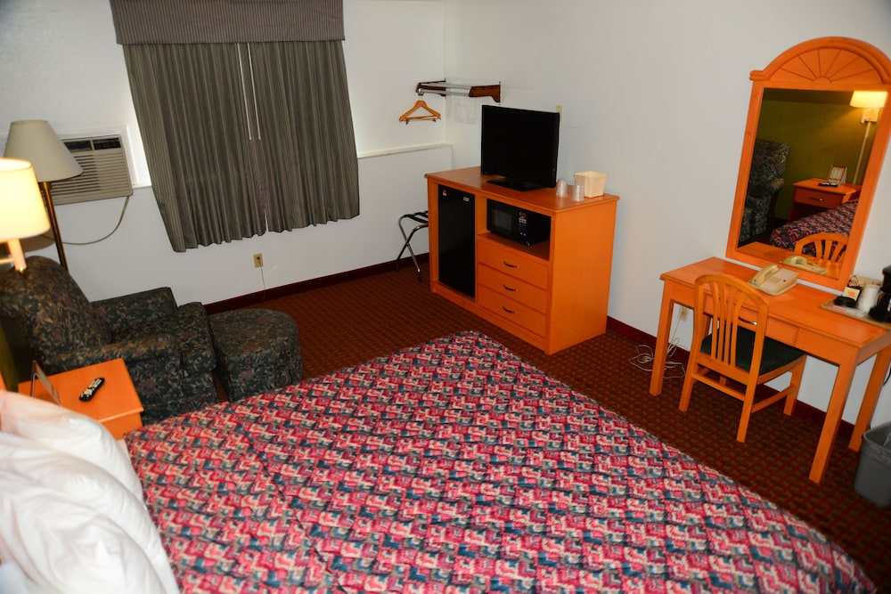 Deluxe Room with King Bed photo 3