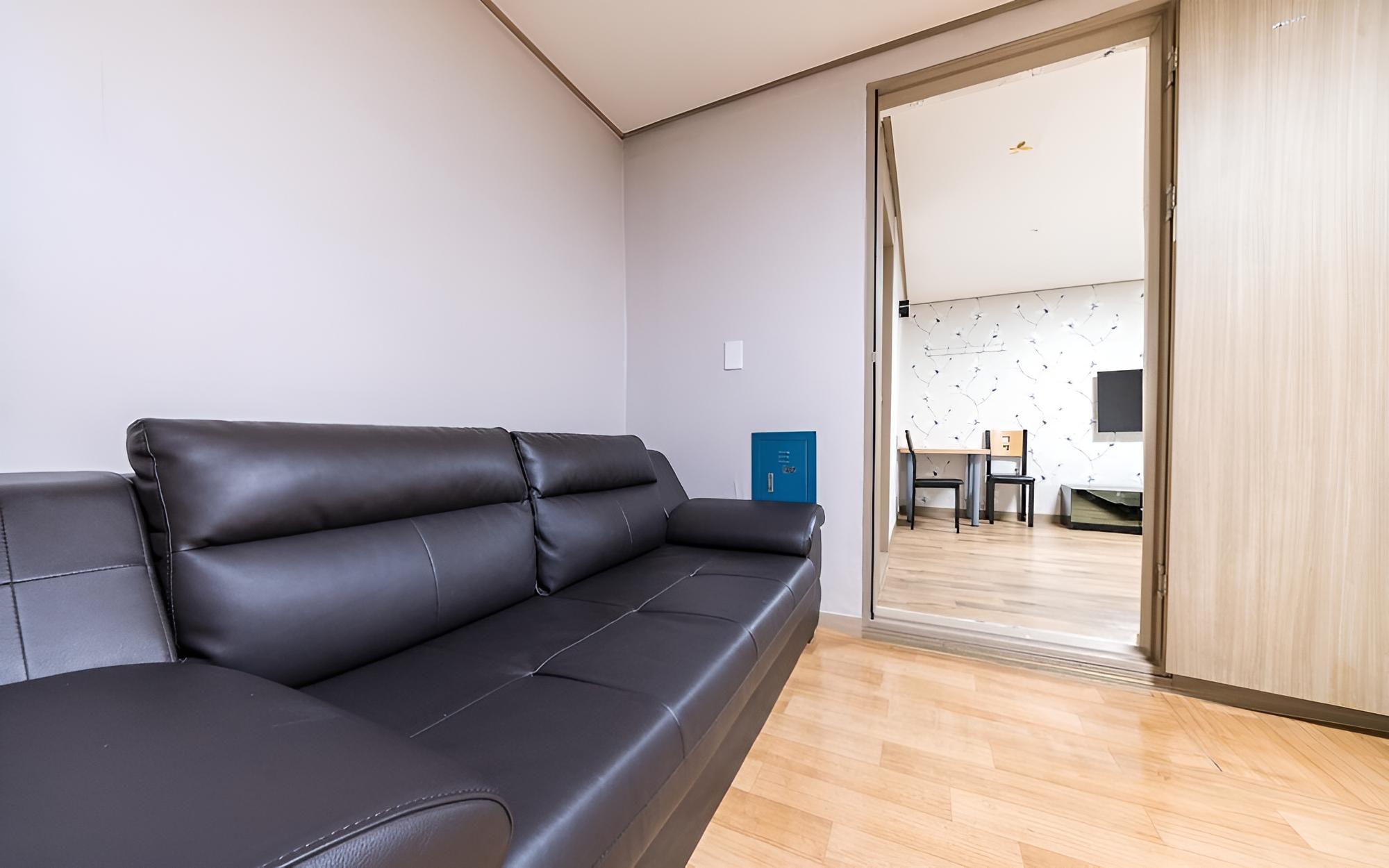 Room (Family Room (Separate Bathroom 2 Quee) - Photo 9