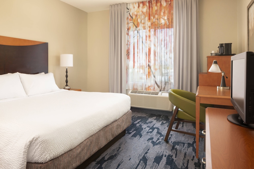 Room, 1 King Bed (Mobility/Hearing Access, Roll-In Shwr) - Photo 1