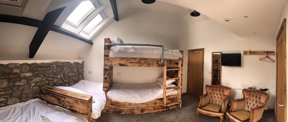 Economy Quadruple Room photo 1
