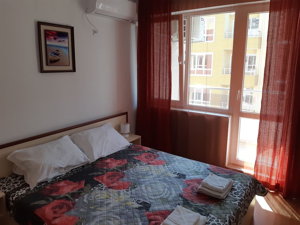 Family Apartment, 2 Bedrooms, Partial Sea View photo 1