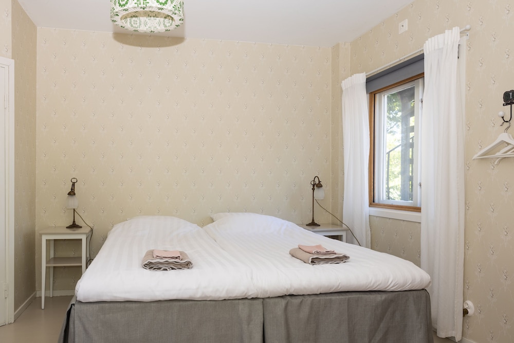 Basic Double Room, Ensuite, Ground Floor photo 1