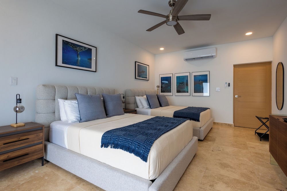Family Quadruple Room, 2 Queen Beds photo 3