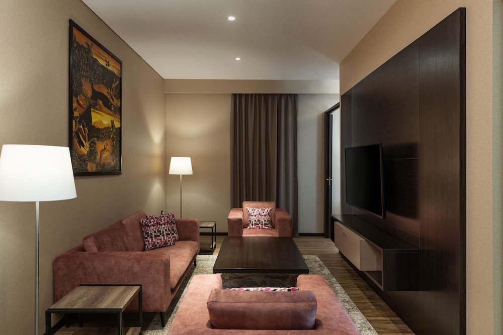 Premium Suite, (20% Discount on F&B outlet, A bottle of selected Beverage) photo 3