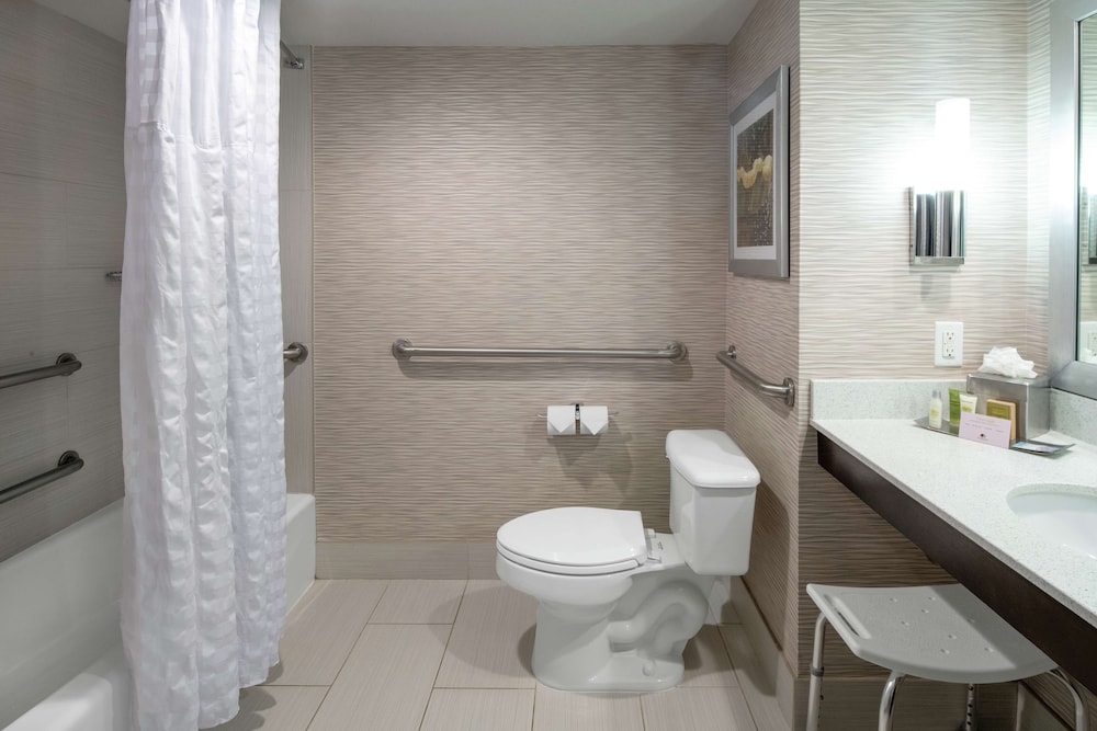 Room, 1 King, Accessible Tub, Balcony or Patio - Photo 5