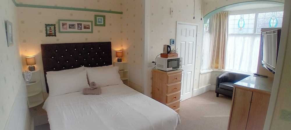 Classic Double Room, Partial Ocean View
