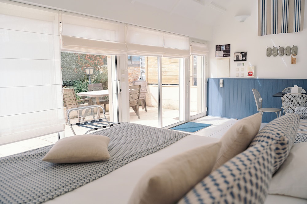 Family Room, Garden View