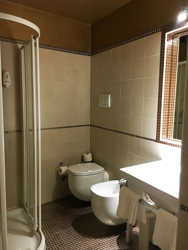 Standard Double Room - Photo 18