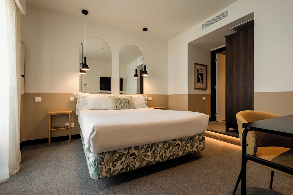 Classic Double or Twin Room (Church) - Photo 7