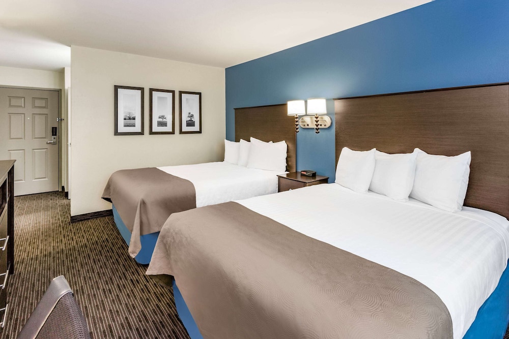 Room, 2 Queen Beds, Non Smoking - Photo 2