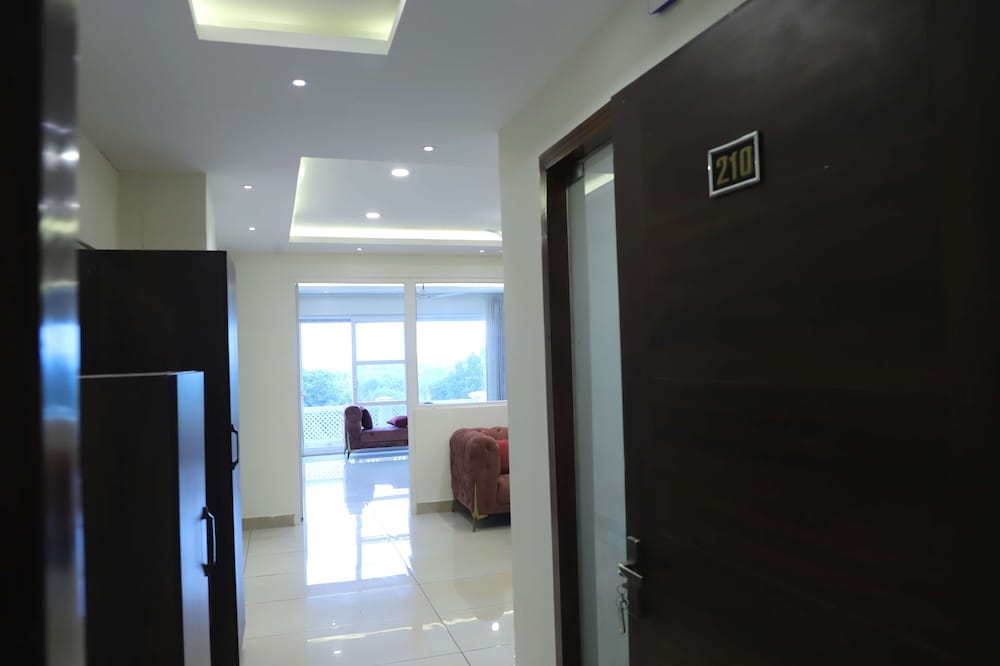 Luxury Suite, Balcony, Garden View photo 2