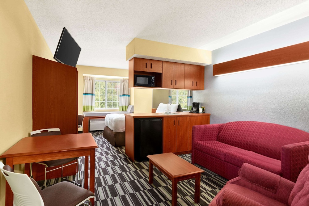 Studio Suite, 1 Queen Bed, Non Smoking - Photo 2
