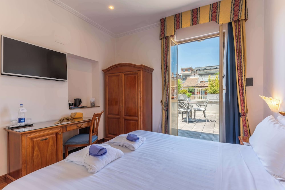 Superior Room, 1 King Bed, Non Smoking, Terrace thumbnail 5