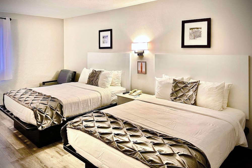 Standard Room, 2 Double Beds, Non Smoking