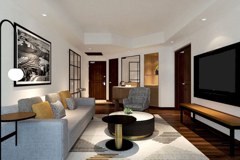 Suite, 1 Bedroom - Photo 10