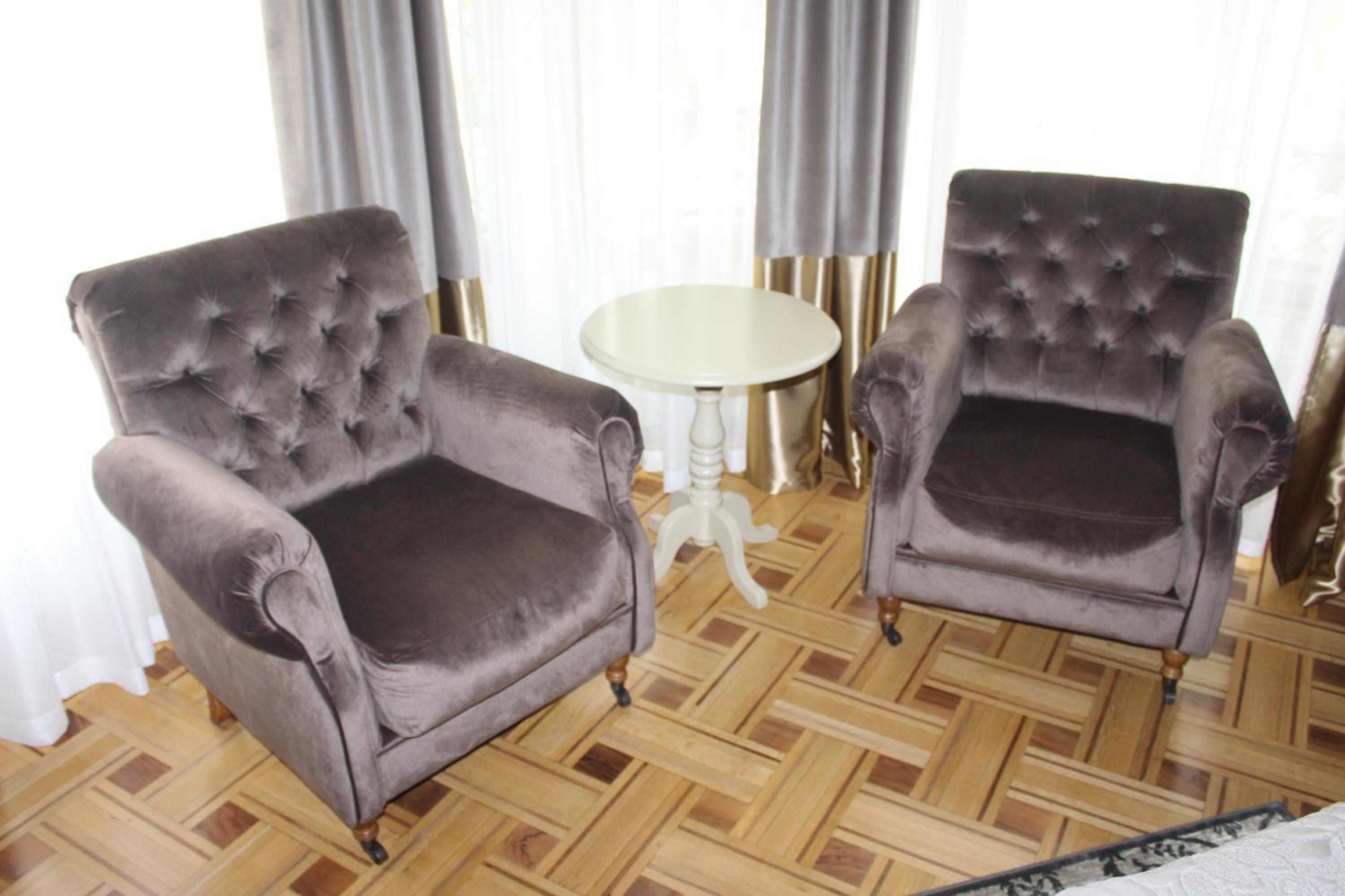 Deluxe Suite upper floors no elevator photo 1