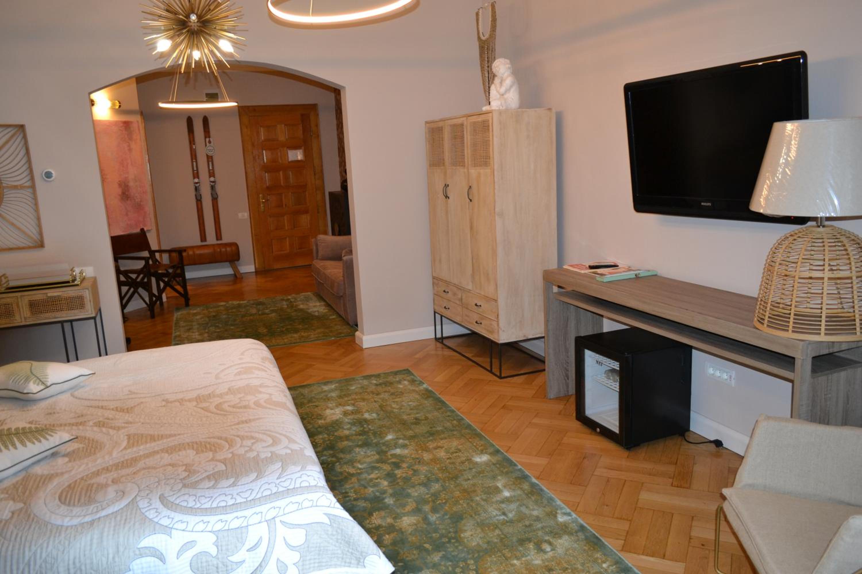 Standard Suite upper floors no elevator photo 3