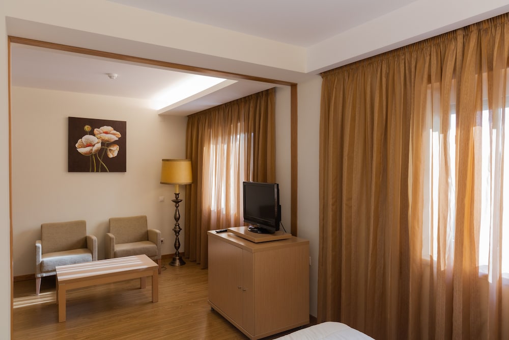 Basic Twin Room - Photo 7