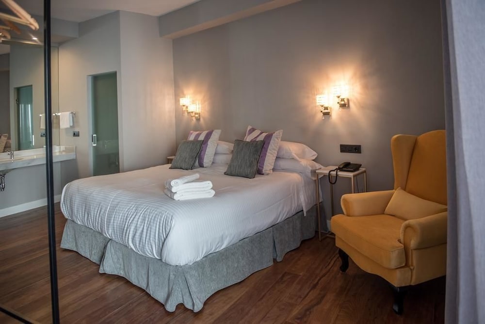 Standard Double Room Single Use - Photo 3