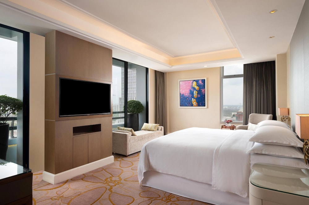 Club Suite, 1 King Bed photo 1