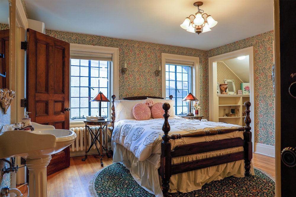 1 Double Bed, Private Bathroom (Porch) photo 2
