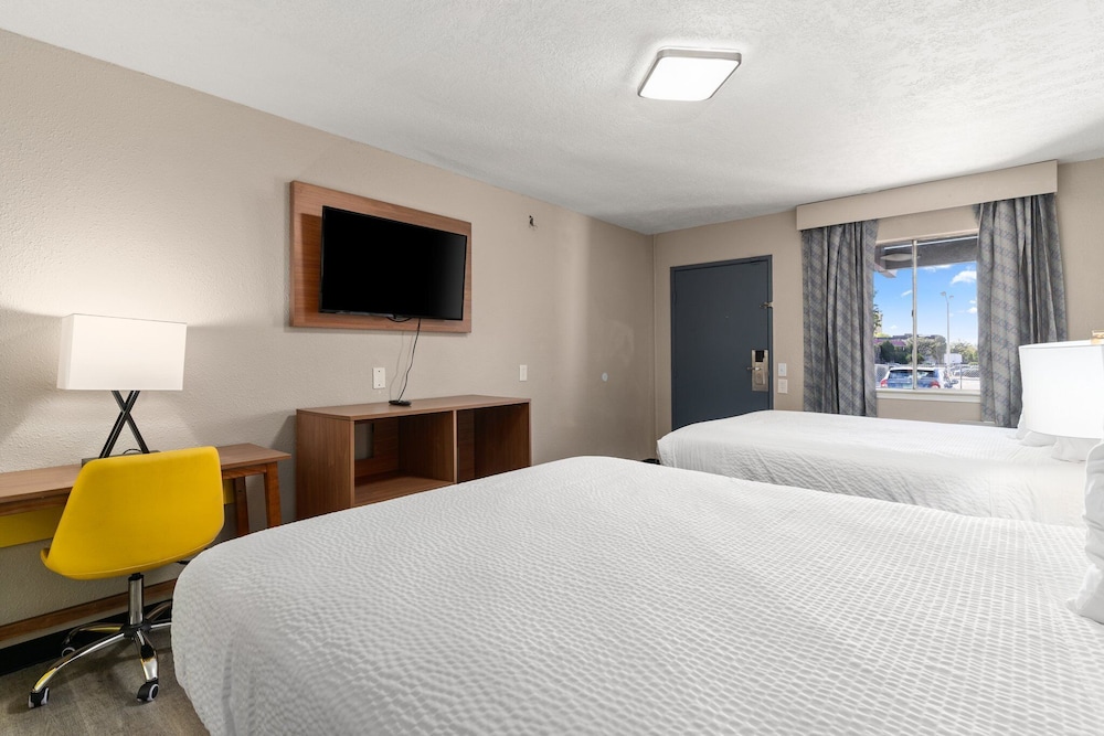 Room, 2 Queen Beds, Non Smoking - Photo 3
