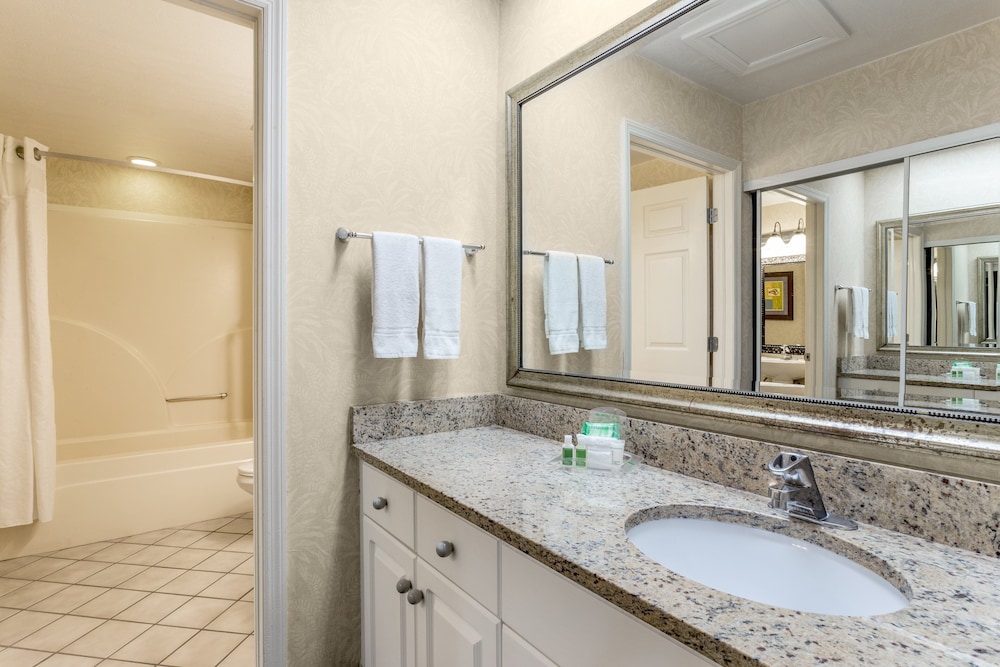 Suite, 1 Bedroom, Marina View - Photo 6