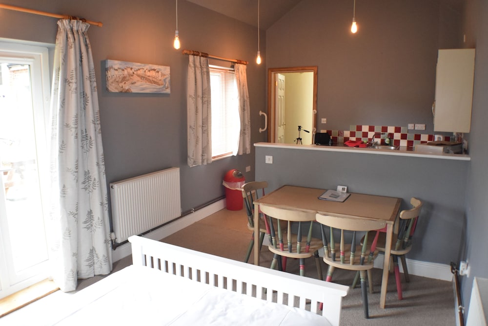 Apartment, 2 Bedrooms, Ground Floor (Annexe) photo 3