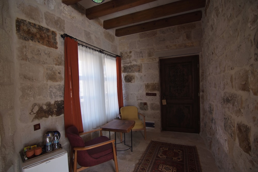 Grand Room, Non Smoking, Mountain View - Photo 6