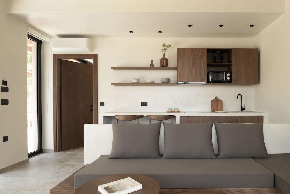 Hilltop Suite Private pool - Garden or Side Sea View- Adults Only - Photo 4