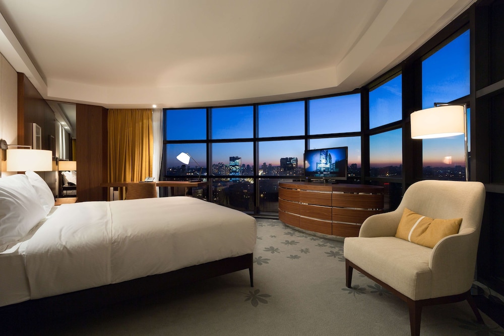 Executive Room, 1 King Bed, Corner (Panoramic View) photo 3