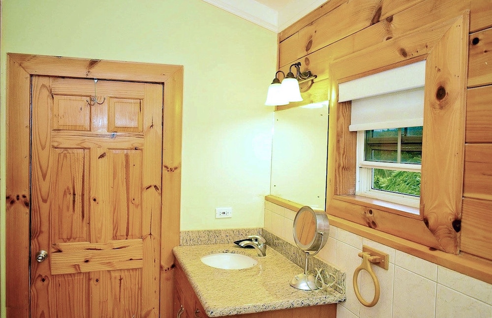 Deluxe Suite, Ocean View photo 2