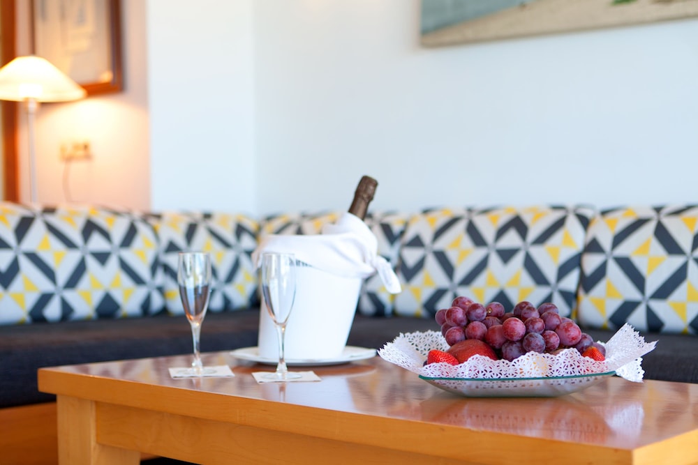 Suite, Balcony, Sea View - Photo 12