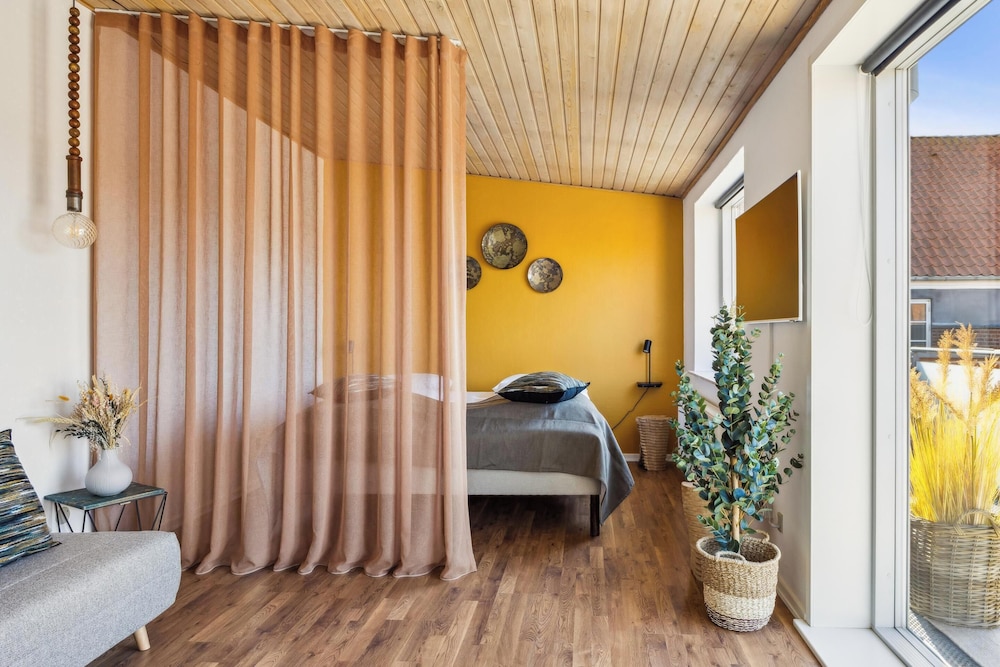 Comfort Apartment, Annex Building