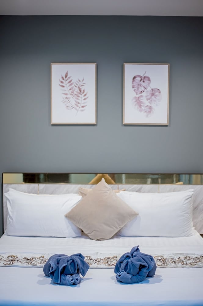 Residence-Side Deluxe Double Bed - Photo 3