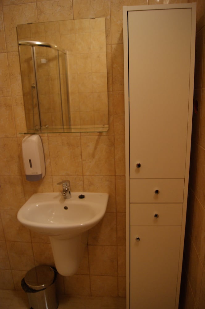 Quadruple Room (1) photo 2