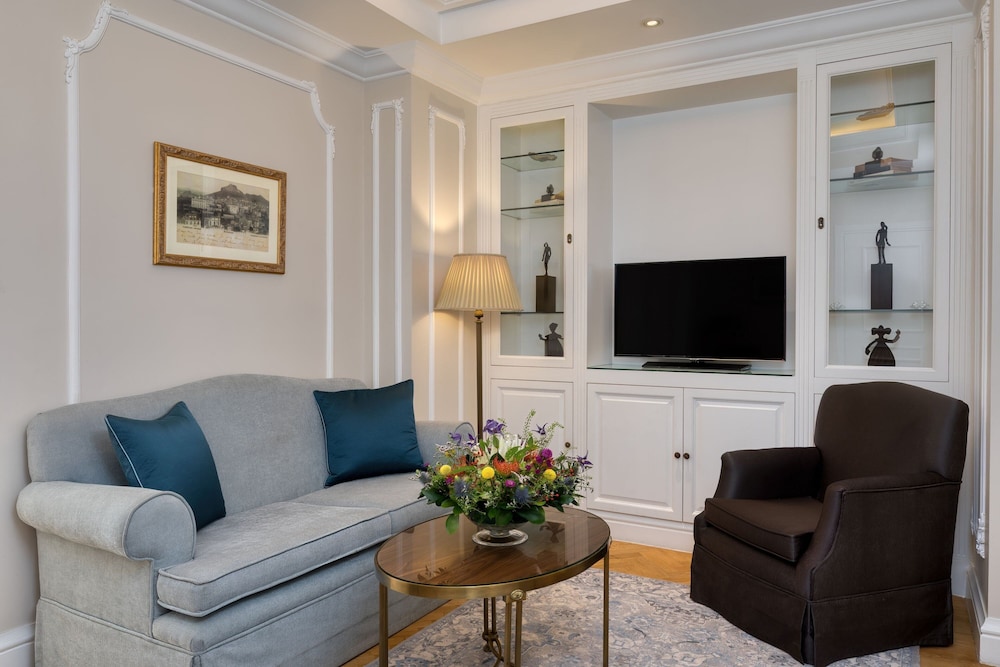 One Bedroom Grand Suite (Non Smoking)