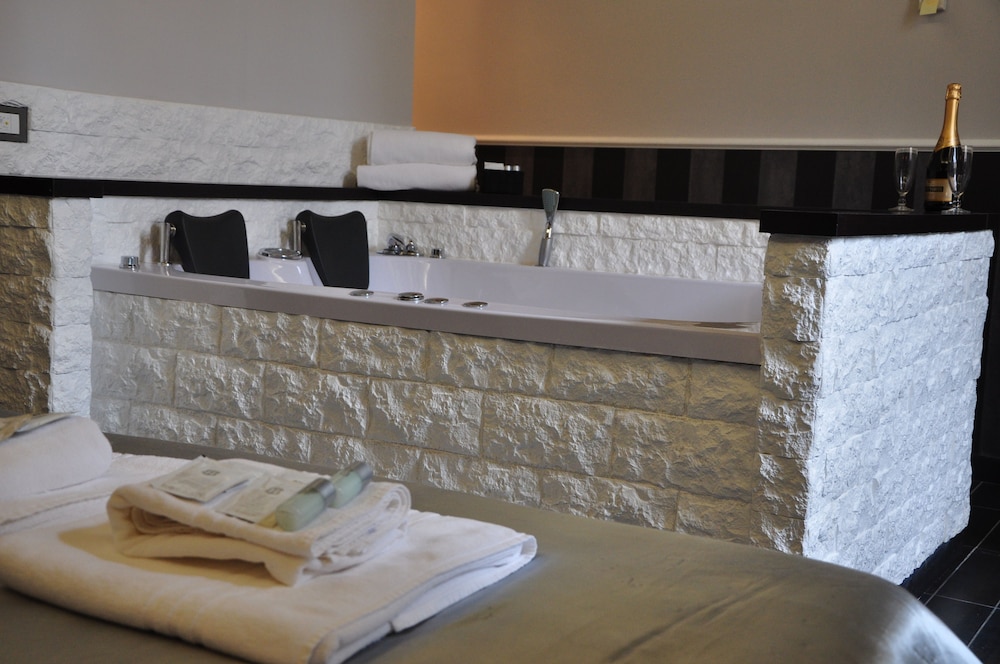 Exclusive Suite, Hot Tub photo 1