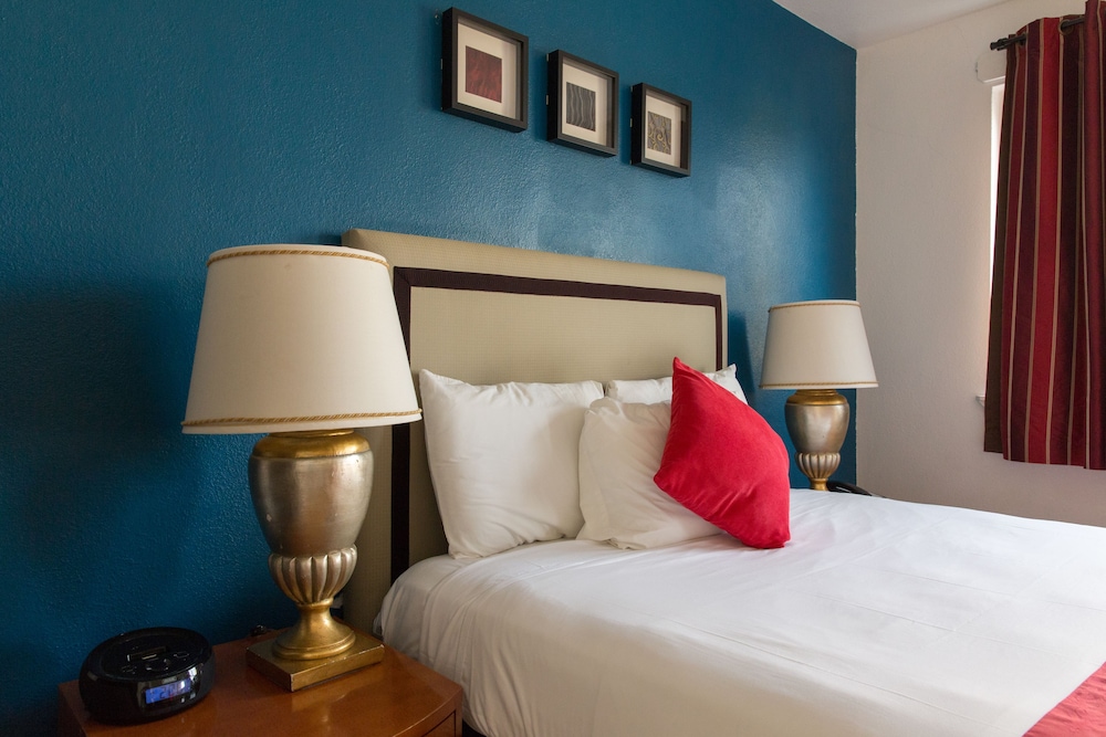 Standard Room, 2 Queen Beds - Photo 16