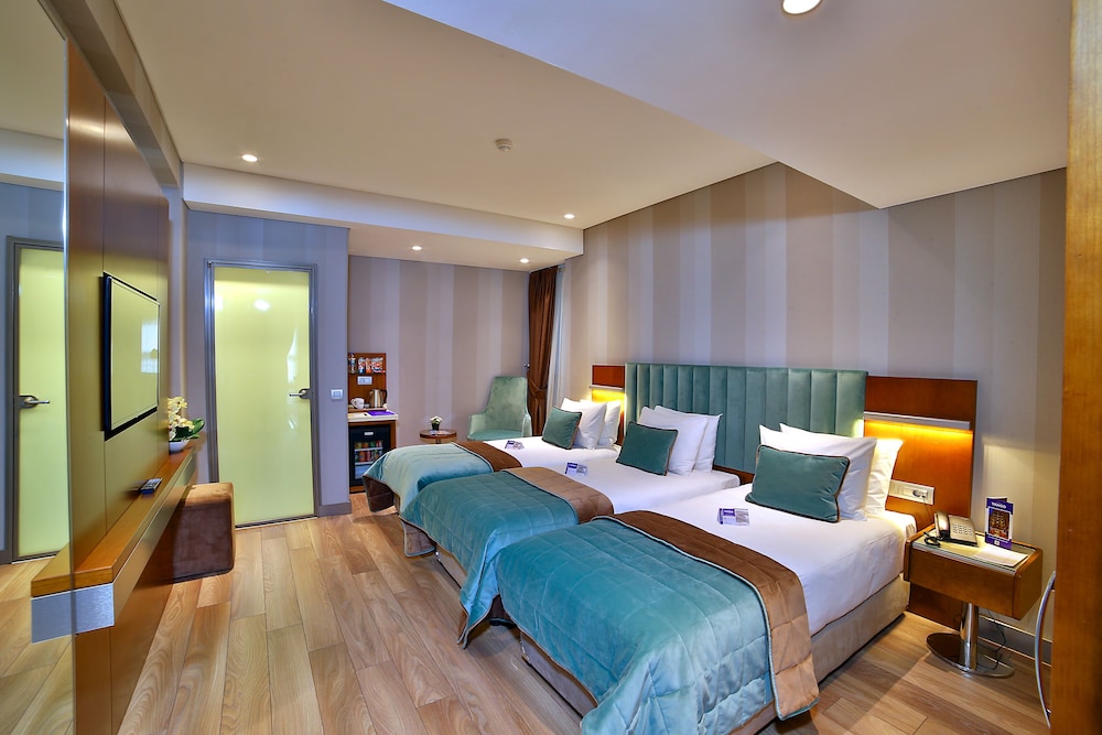 Standard Triple Room photo 2