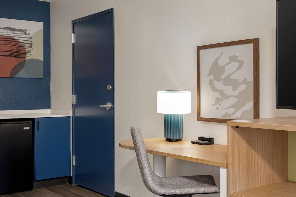 Room, 1 Queen Bed, Accessible (Mobility, Roll-In Shower) photo 1