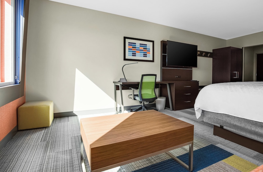 Suite, 1 King Bed (Additional Living Area) - Photo 4
