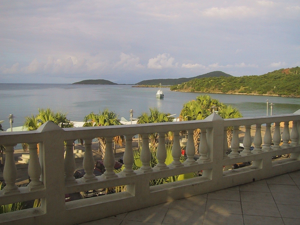 Deluxe Suite, 1 Bedroom, Balcony photo 2