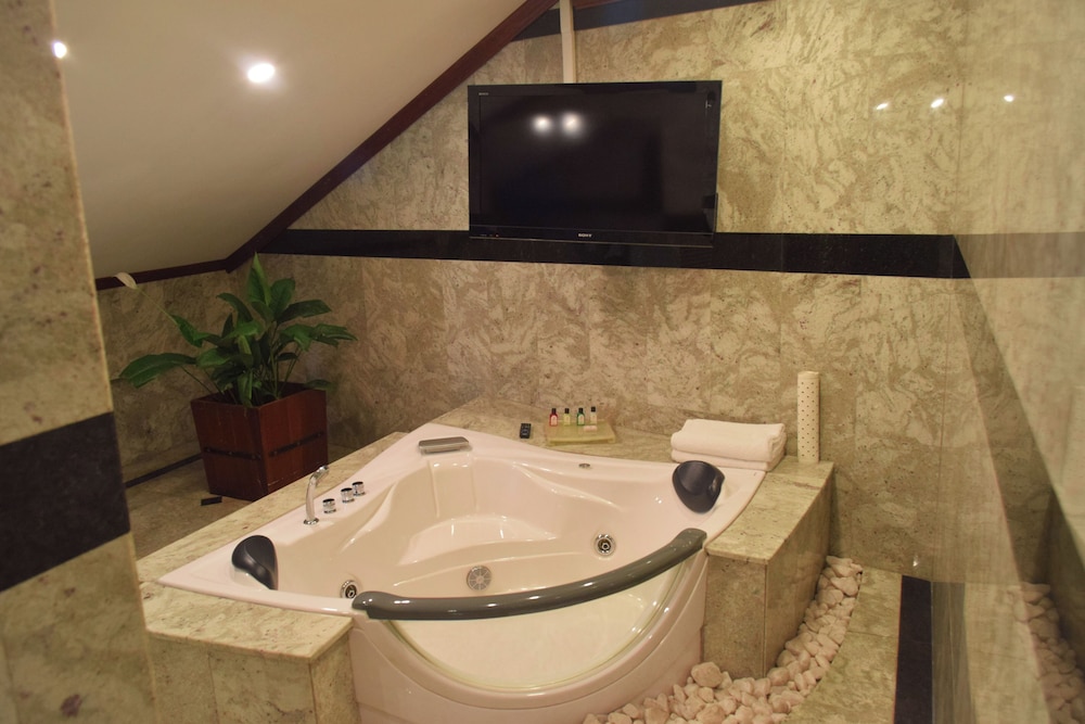 Two Bedroom Mahaweli Suite - Photo 5