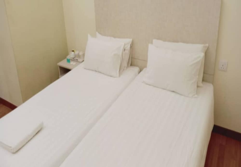 Standard Twin Room - Photo 8